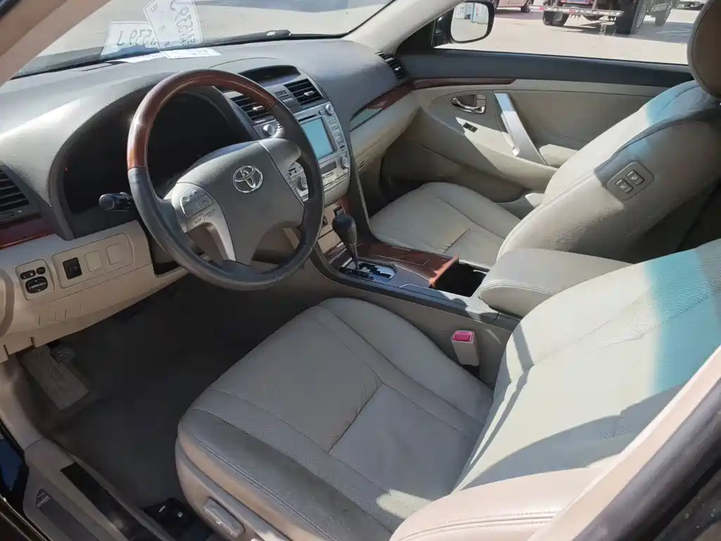 Toyota Camry — миниатюра 6