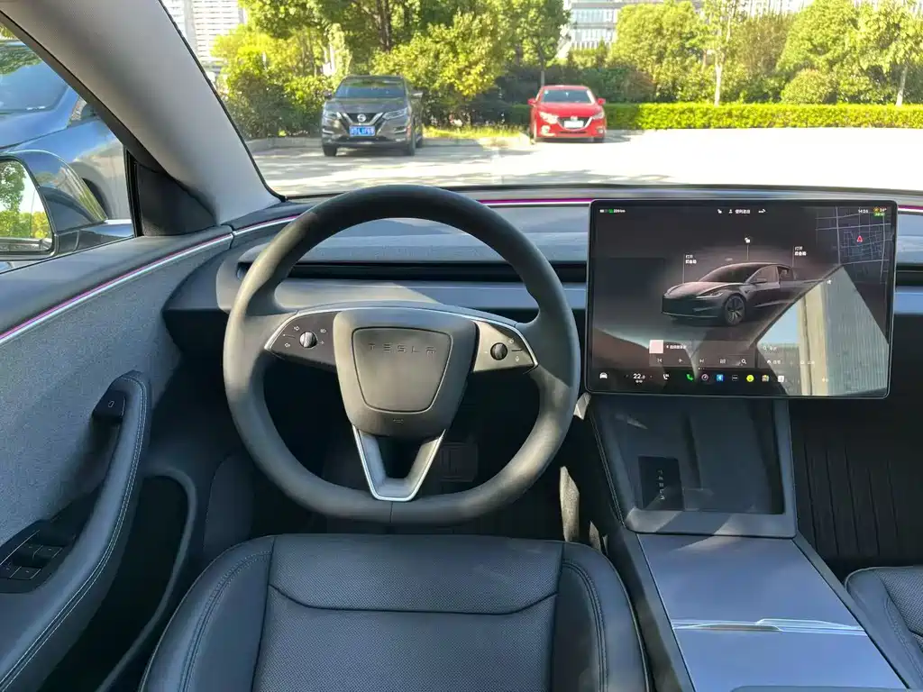 Tesla Model 3 — миниатюра 5