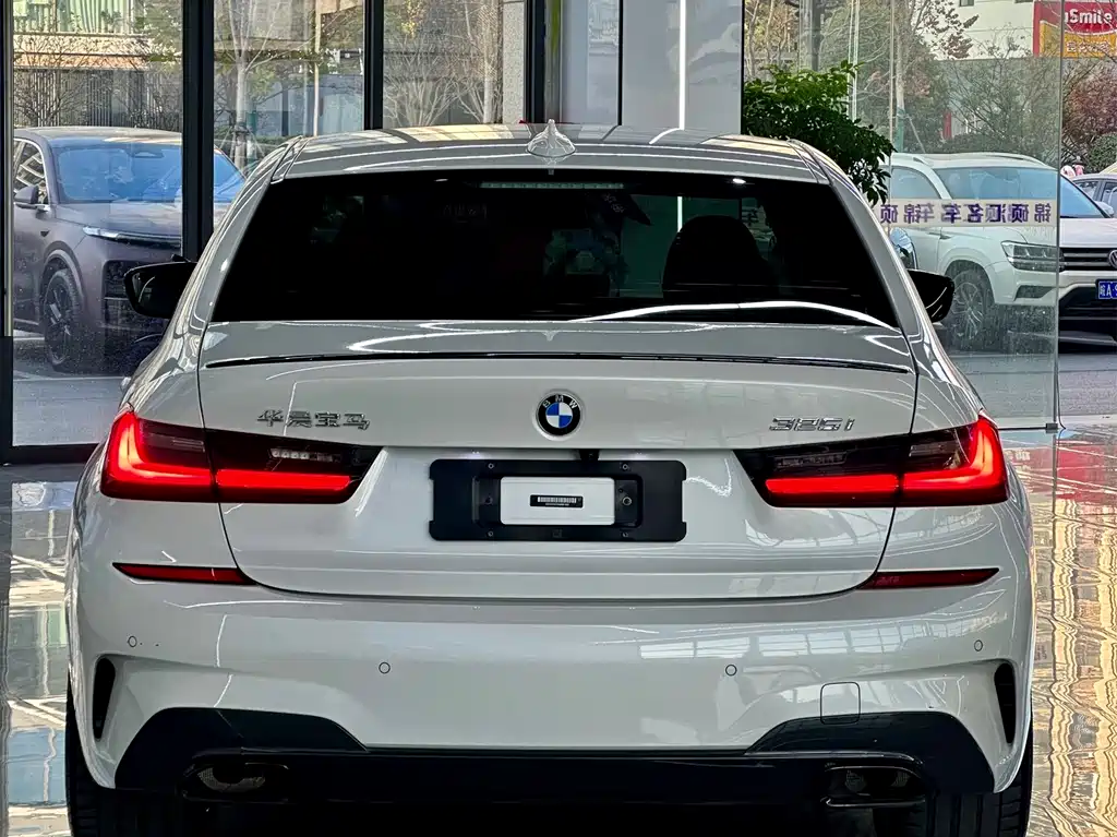 BMW 3 SERIES