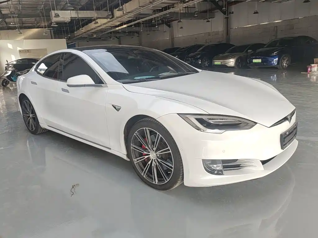 Tesla Model S — миниатюра 4