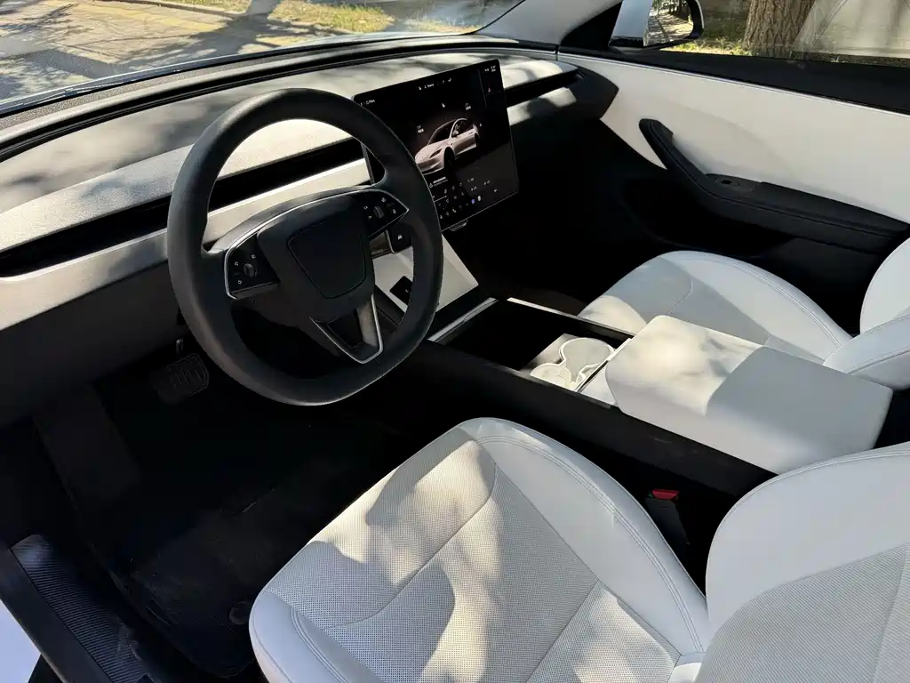 Tesla Model 3 — миниатюра 12