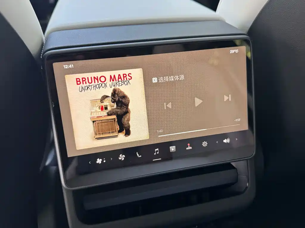 Tesla Model 3 — миниатюра 27