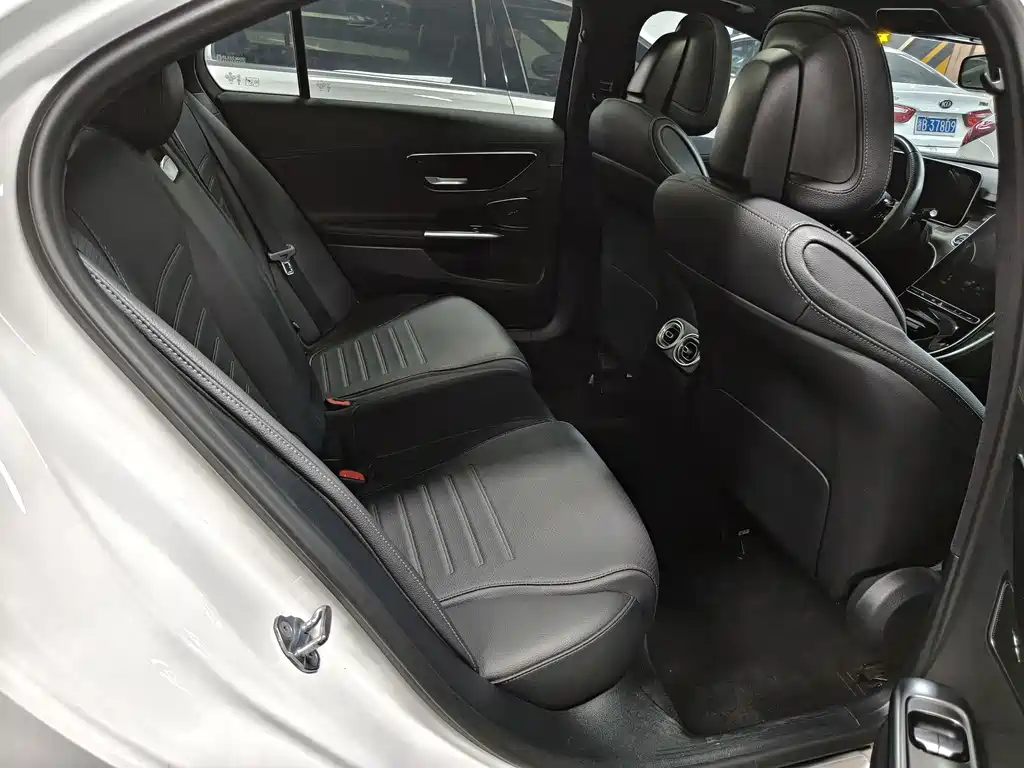 Mercedes-Benz C-Class — миниатюра 10