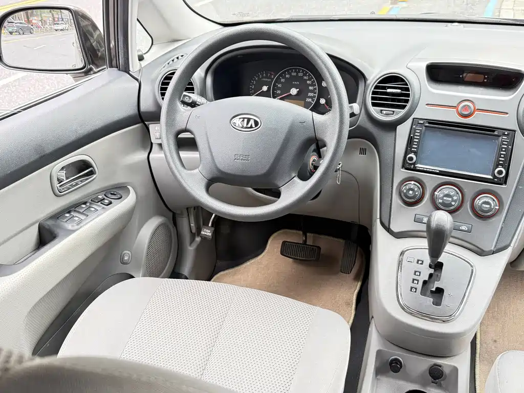 Kia Carens — миниатюра 16