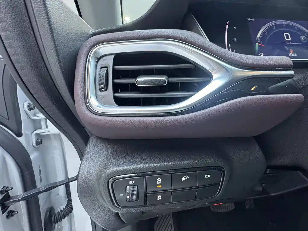 GAC Motor Trumpchi M6 — миниатюра 18