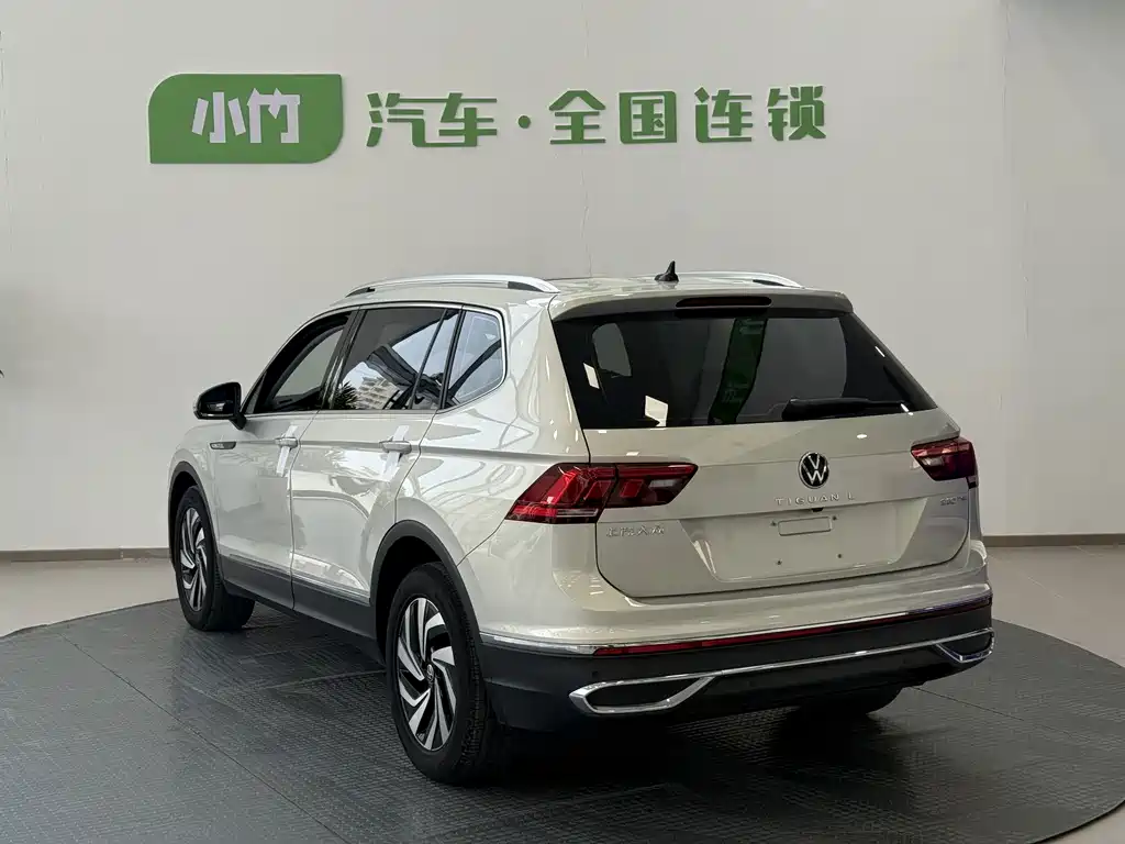 Volkswagen Tiguan L — миниатюра 2