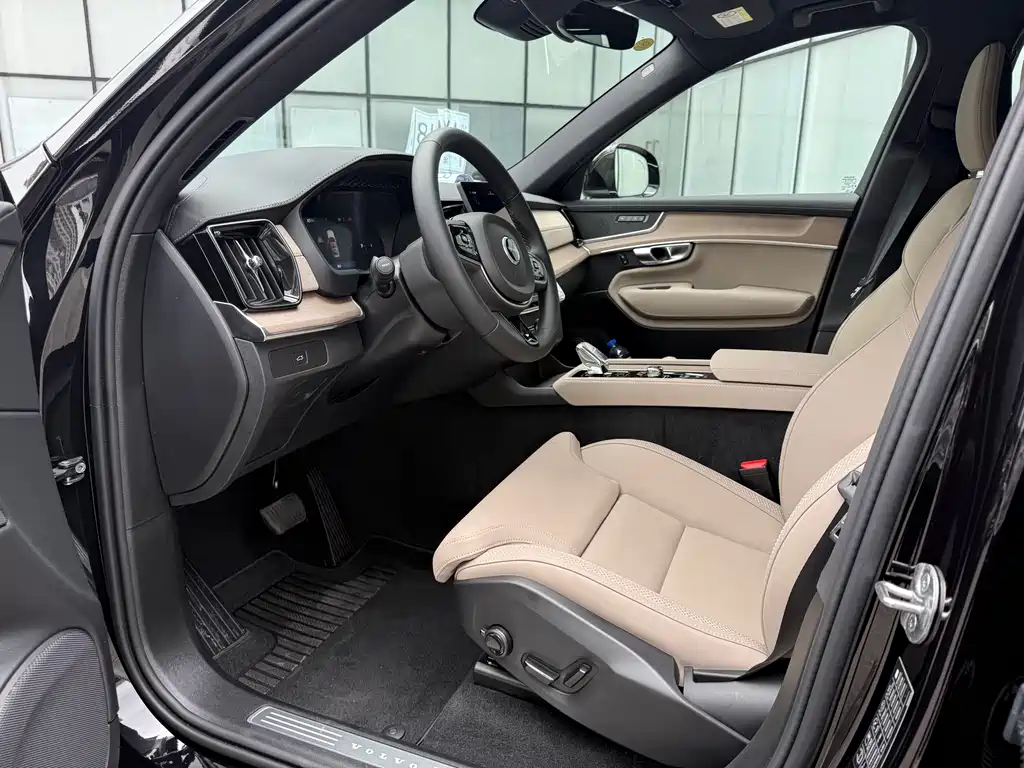Volvo XC90 — миниатюра 11