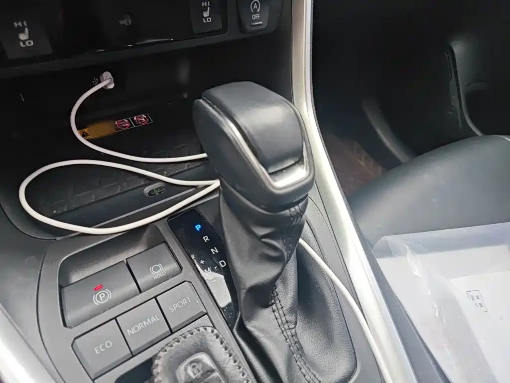Toyota RAV4 — миниатюра 7