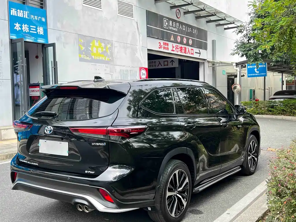 Toyota Crown Kluger — миниатюра 8