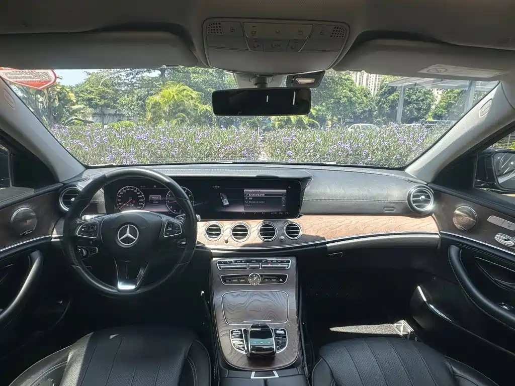 Mercedes-Benz E-Class — миниатюра 9