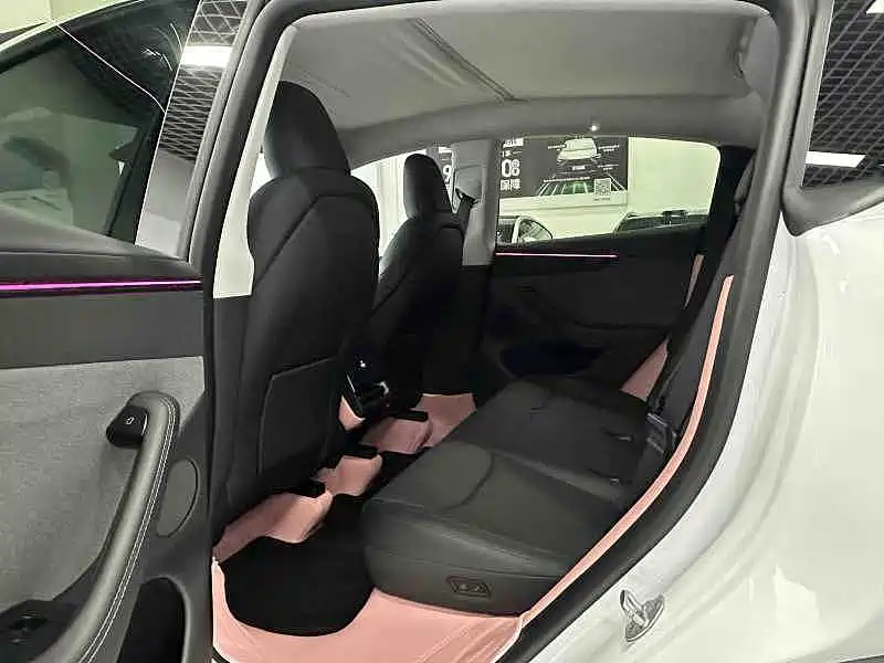 Tesla Model Y — миниатюра 5