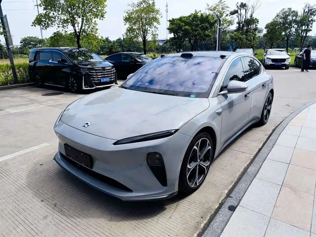 NIO ET5