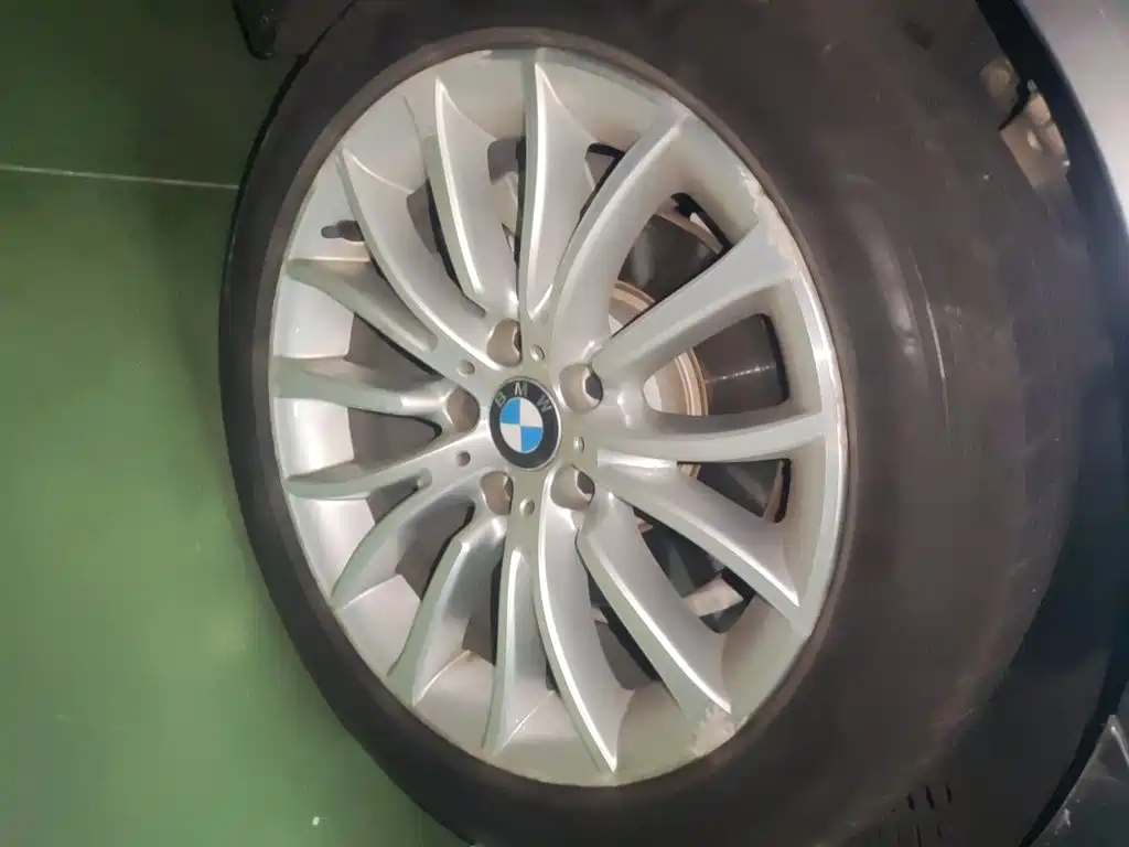 BMW 5 Series — миниатюра 24