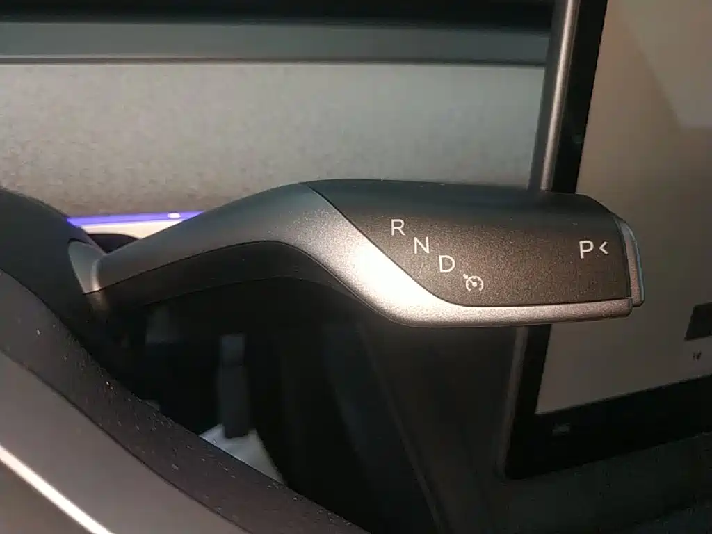 Tesla Model Y — миниатюра 14
