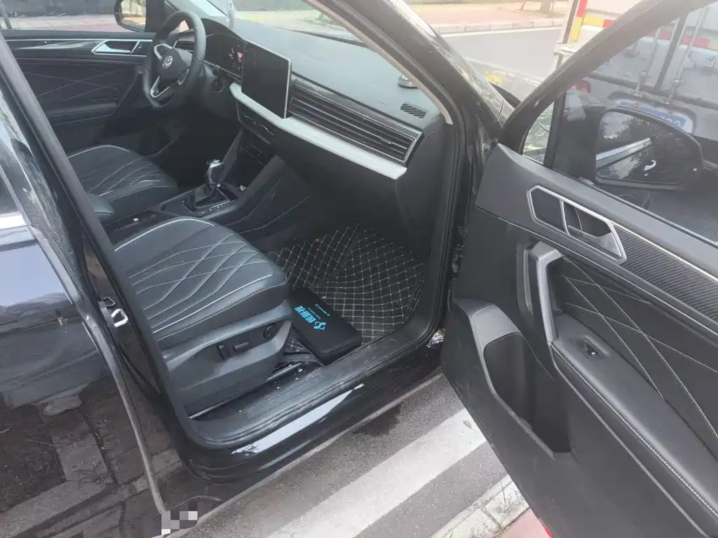 Volkswagen Tiguan L — миниатюра 18