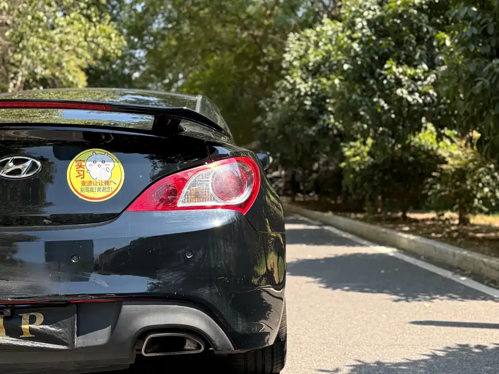 Hyundai Genesis Coupe — миниатюра 10