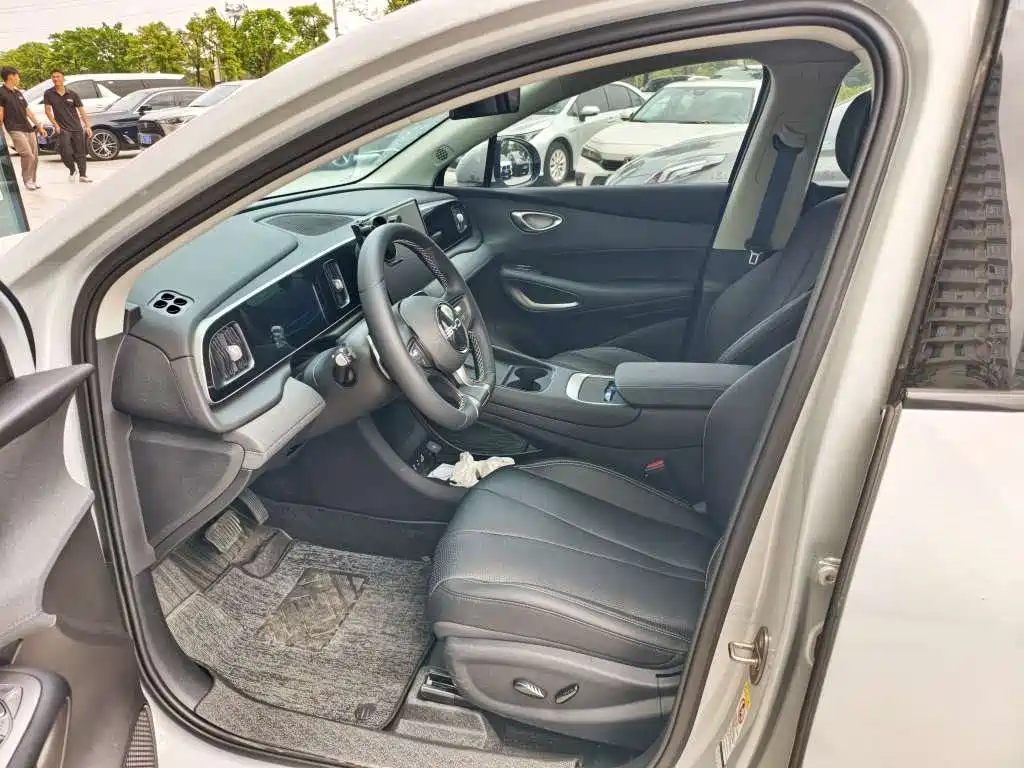 BYD Sealion 05 EV — миниатюра 4
