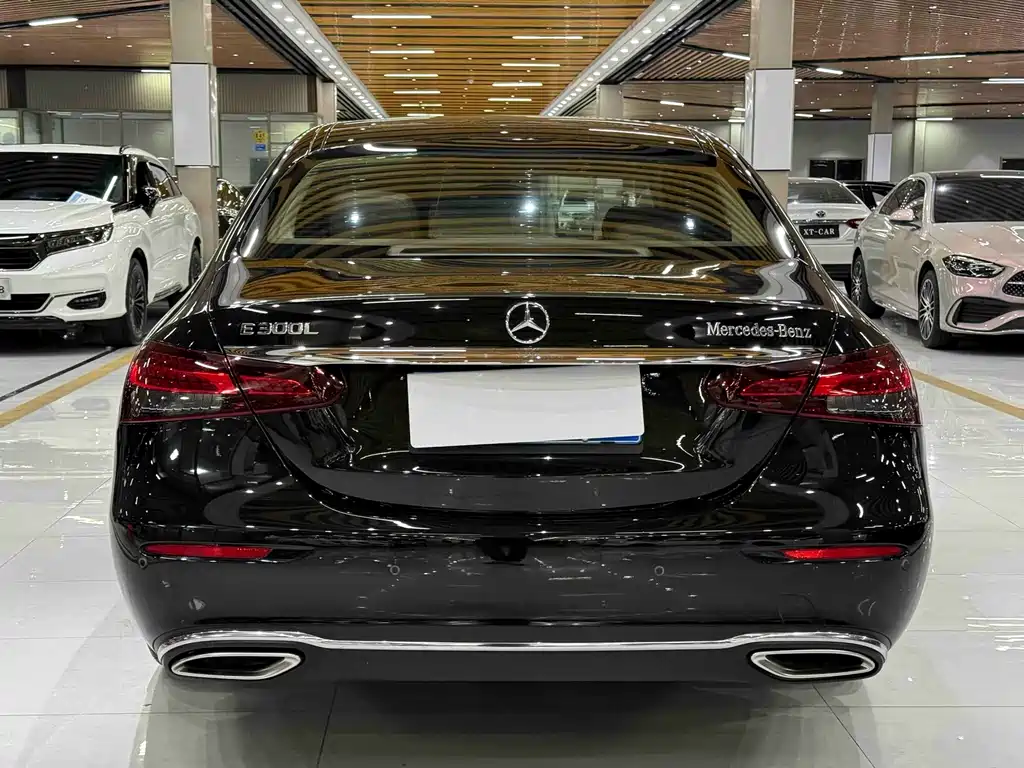 Mercedes-Benz E-Class — миниатюра 6