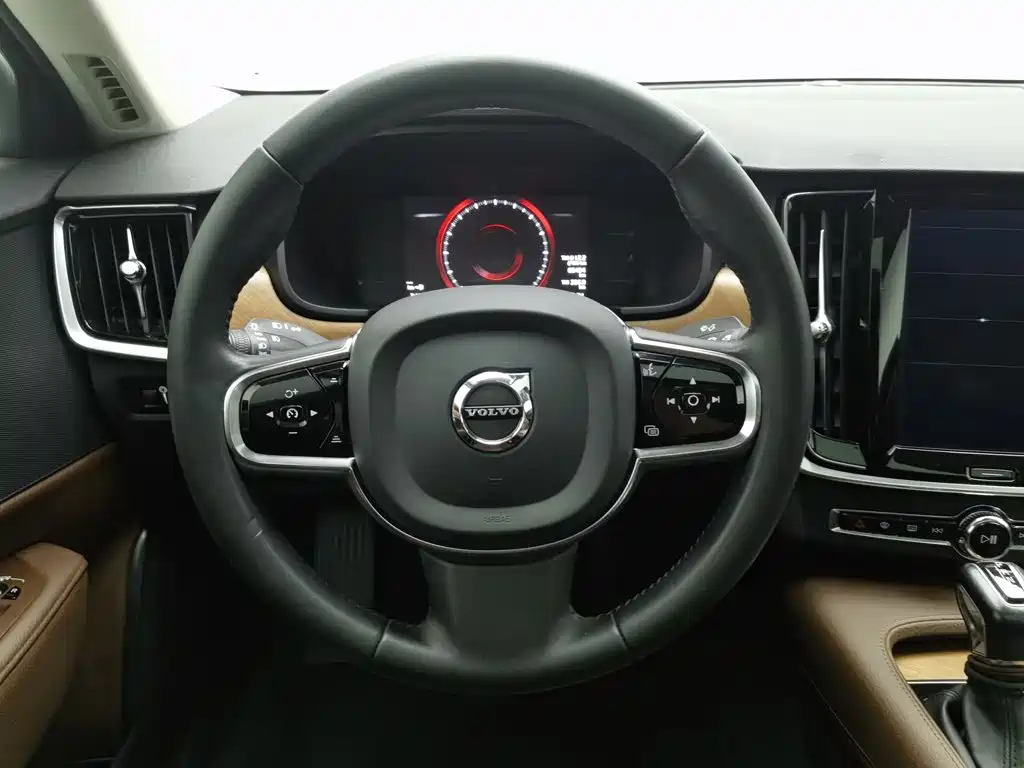 Volvo S90 — миниатюра 11