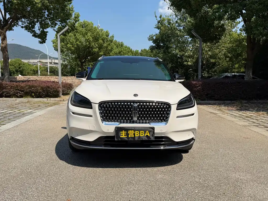 Lincoln Corsair — миниатюра 2
