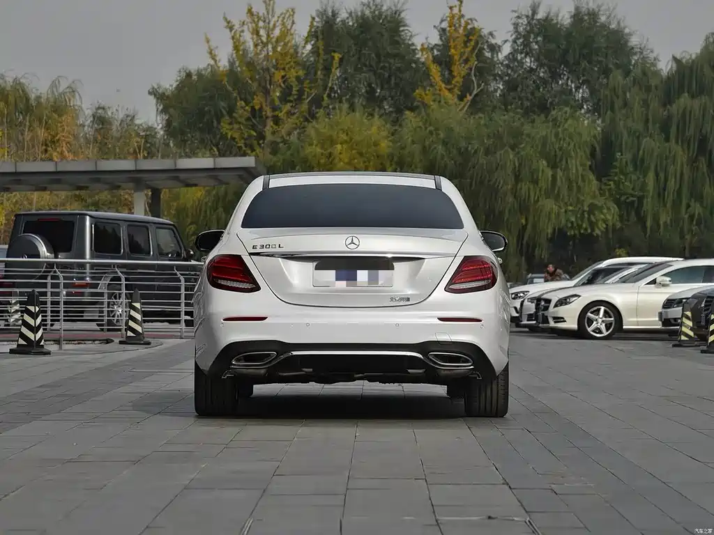 Mercedes-Benz E-Class — миниатюра 7