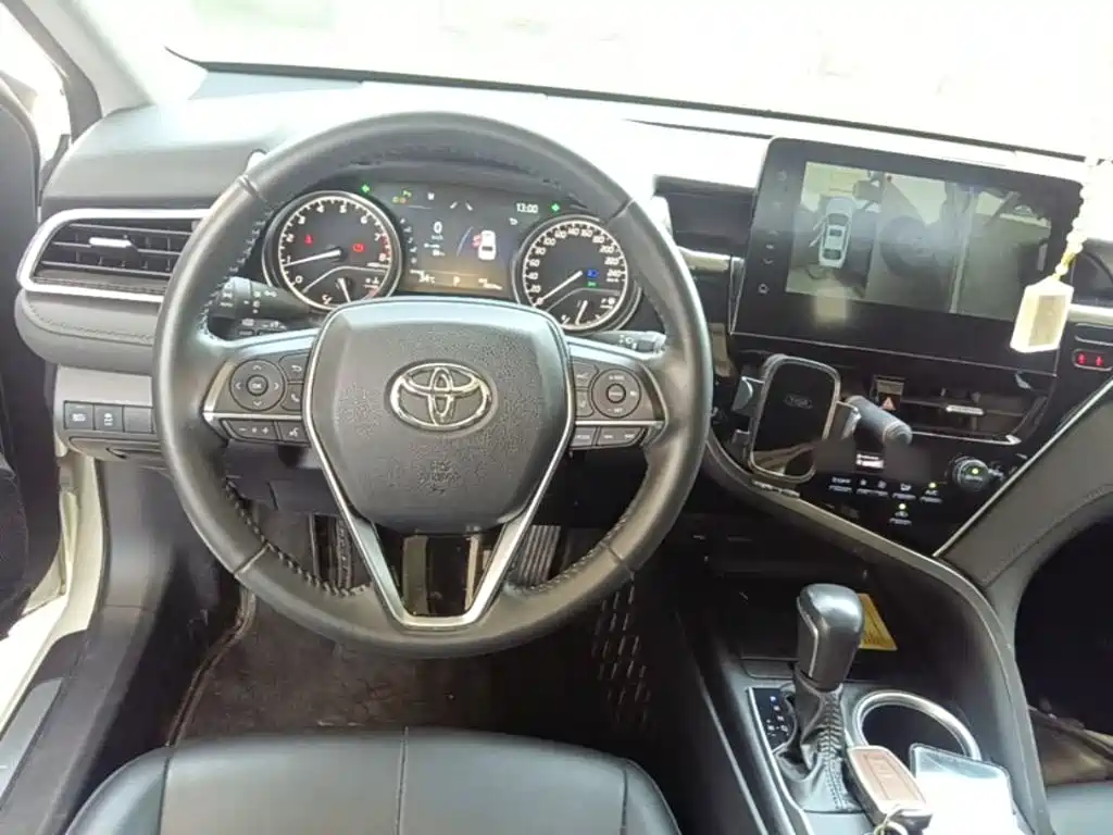 Toyota Camry — миниатюра 11