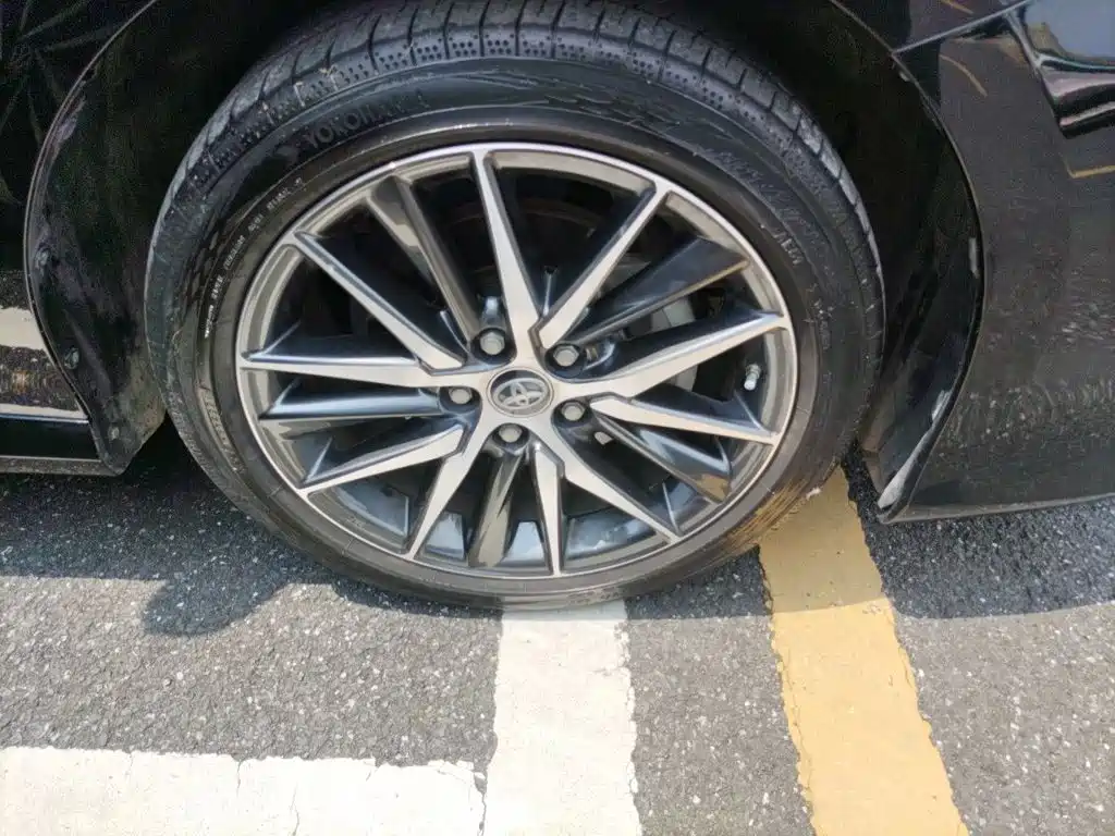 Toyota Camry — миниатюра 8