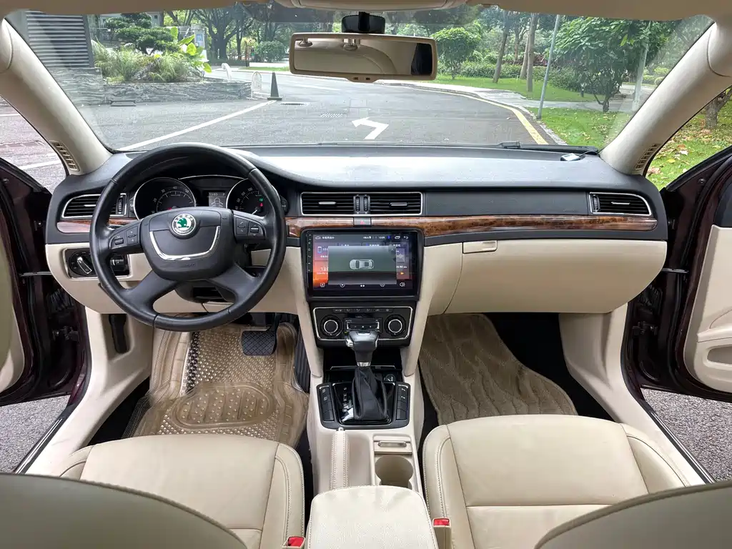Skoda Superb — миниатюра 8