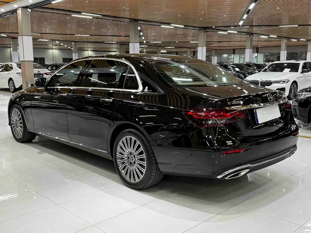 Mercedes-Benz E-Class — миниатюра 7