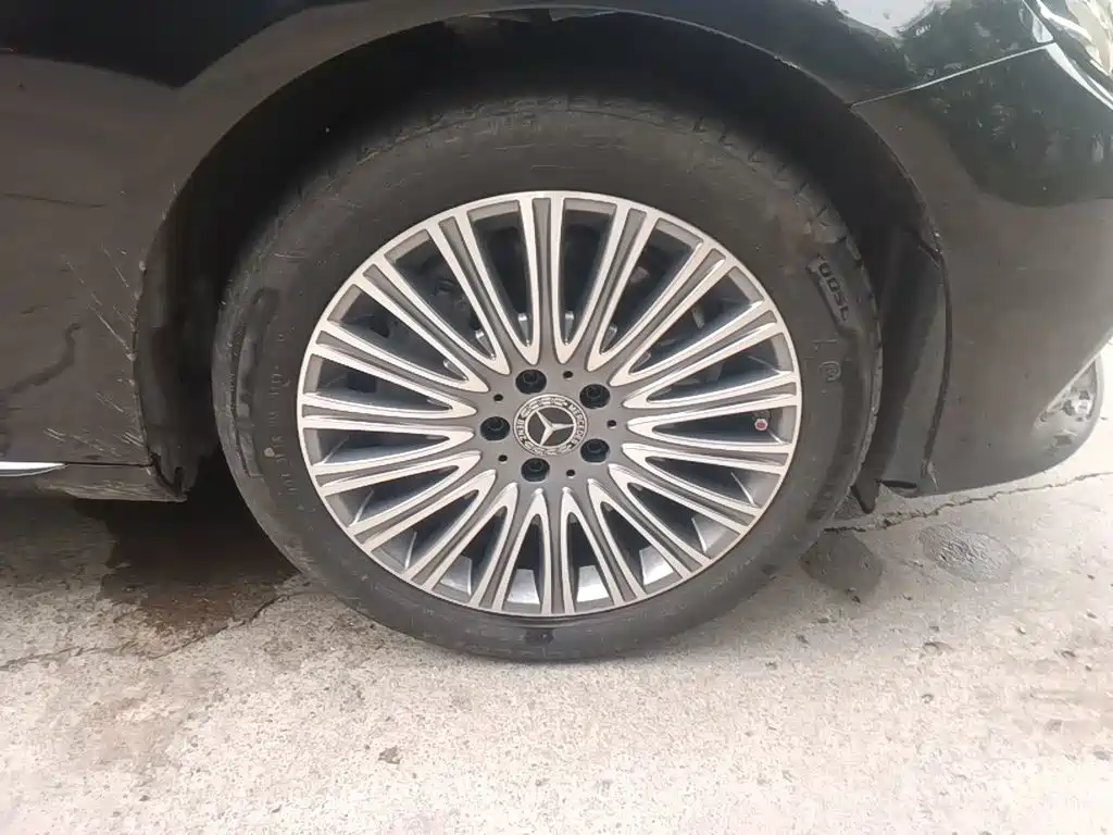 Mercedes-Benz E-Class — миниатюра 8