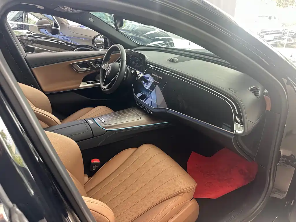 Mercedes-Benz E-Class — миниатюра 11