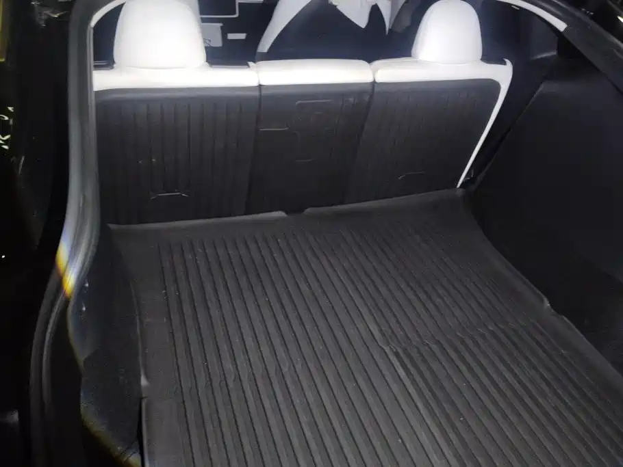 Tesla Model Y — миниатюра 4