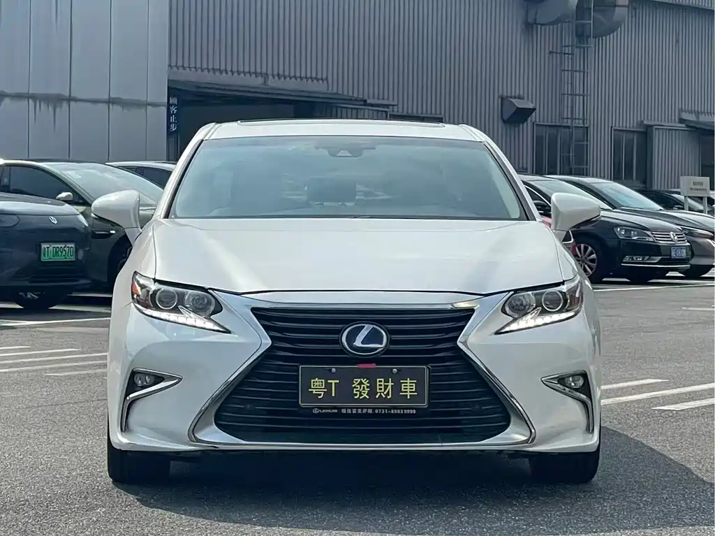 Lexus ES — миниатюра 2