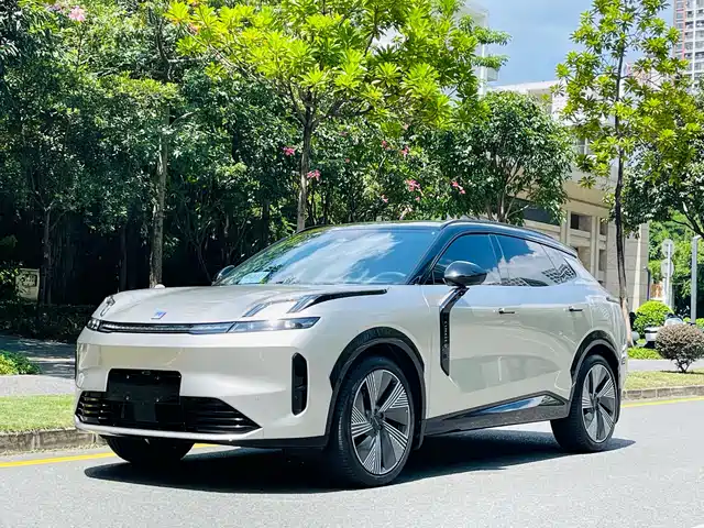 LYNK  & CO. 08 EM P 2023