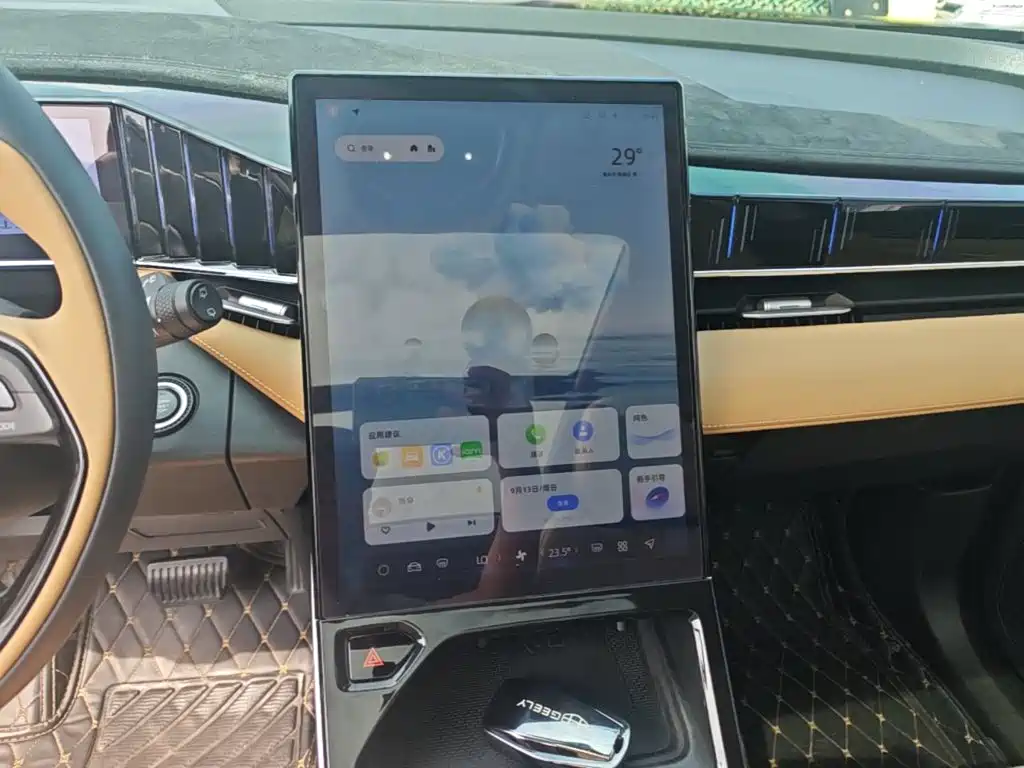 Geely Boyue L — миниатюра 13