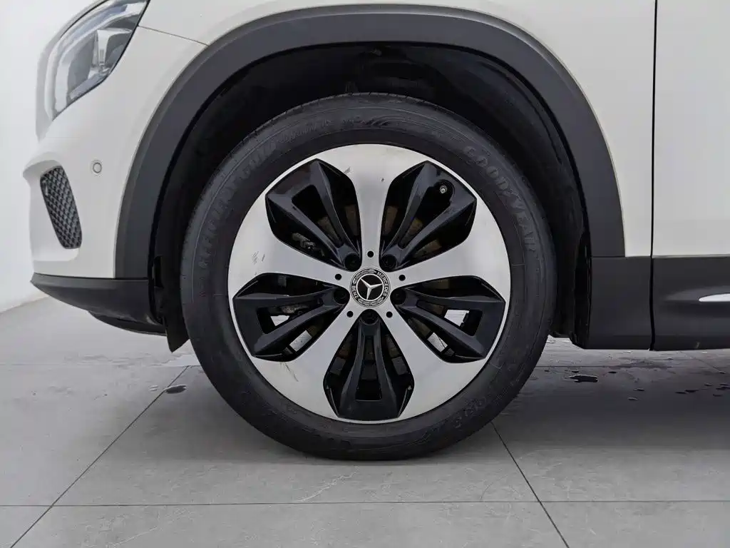 Mercedes-Benz GLB — миниатюра 17