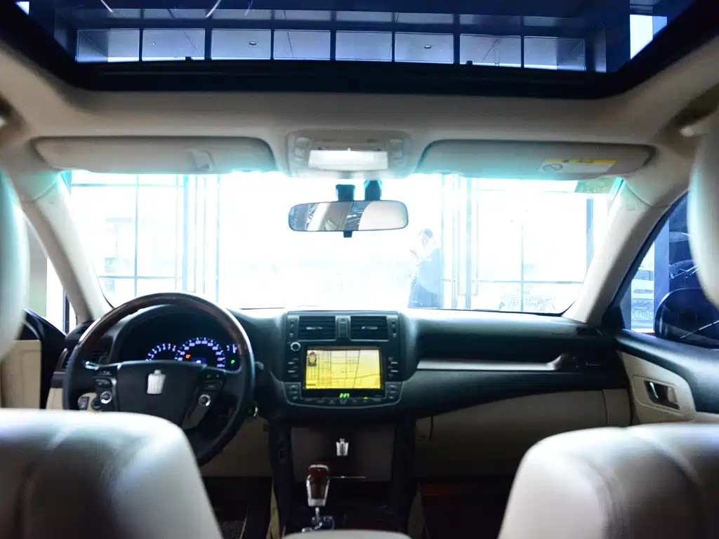 Toyota Crown — миниатюра 4