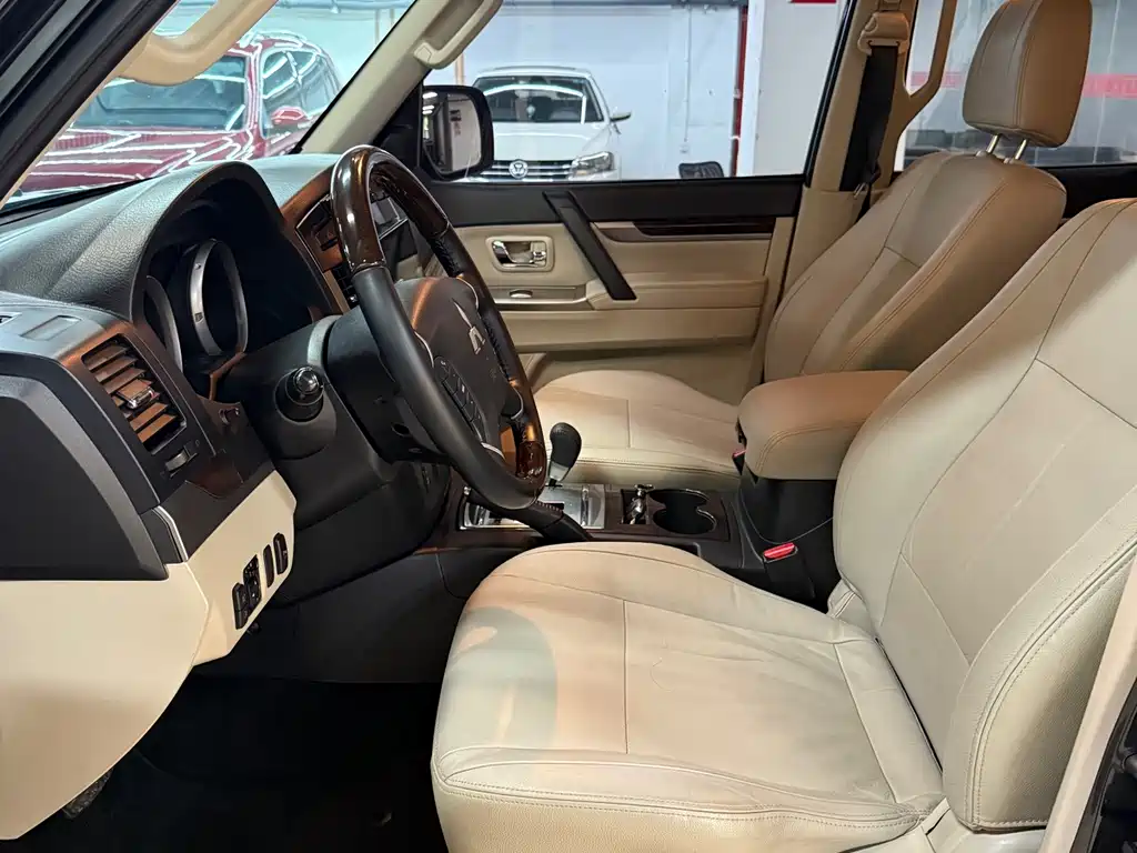 Mitsubishi V97 2019 3.8L