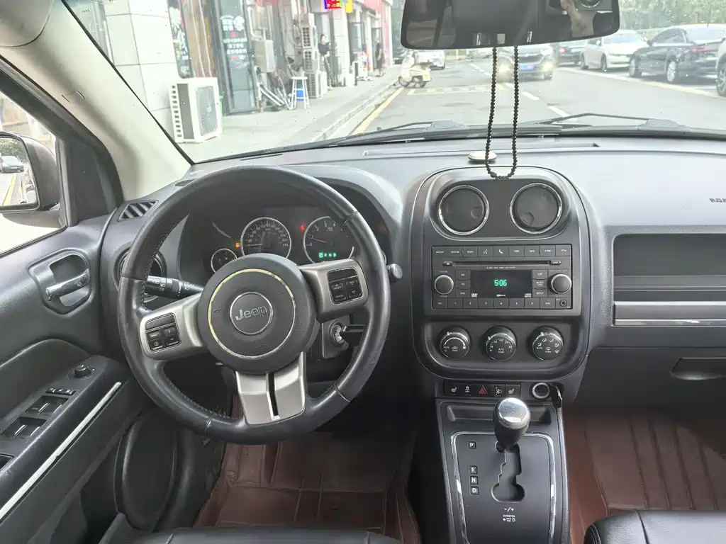 Jeep Compass (Import) — миниатюра 15