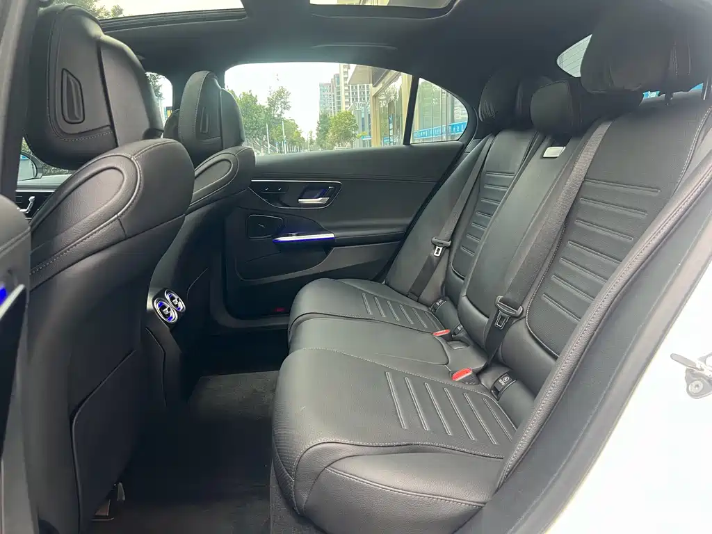 Mercedes-Benz C-Class — миниатюра 10