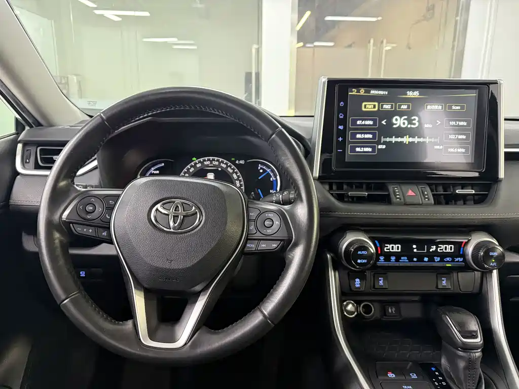 Toyota RAV4 — миниатюра 17