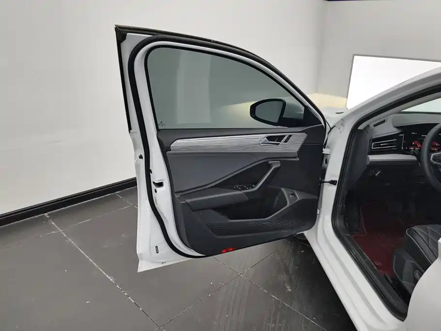 Volkswagen Sagitar — миниатюра 7