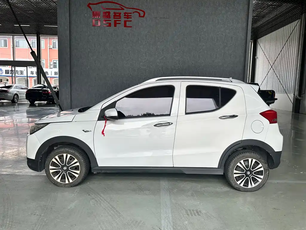 BAIC New Energy EC — миниатюра 4