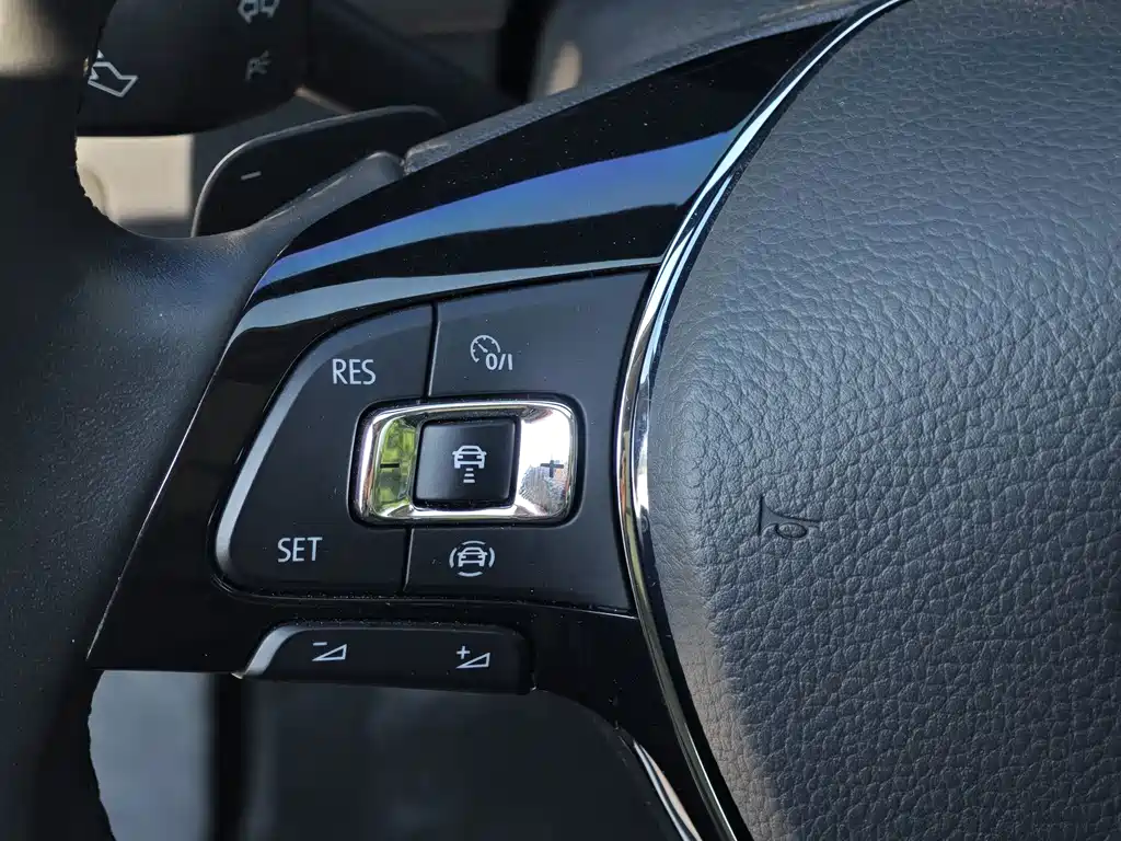 Volkswagen Tiguan L PHEV — миниатюра 15