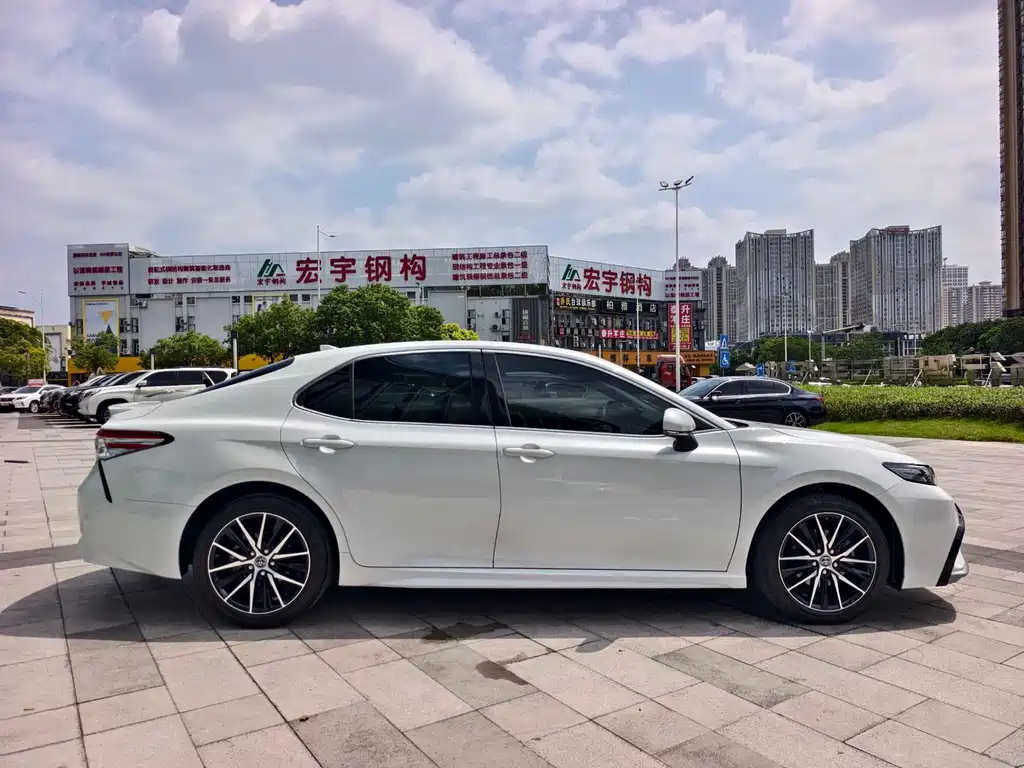 Toyota Camry — миниатюра 5