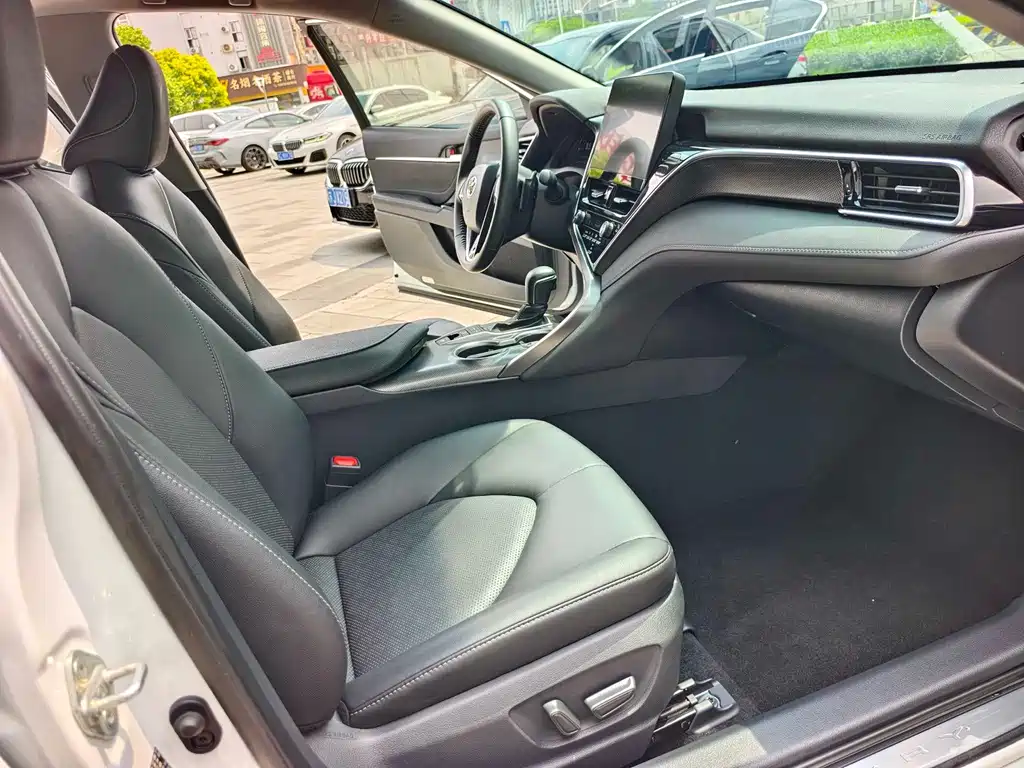 Toyota Camry — миниатюра 12