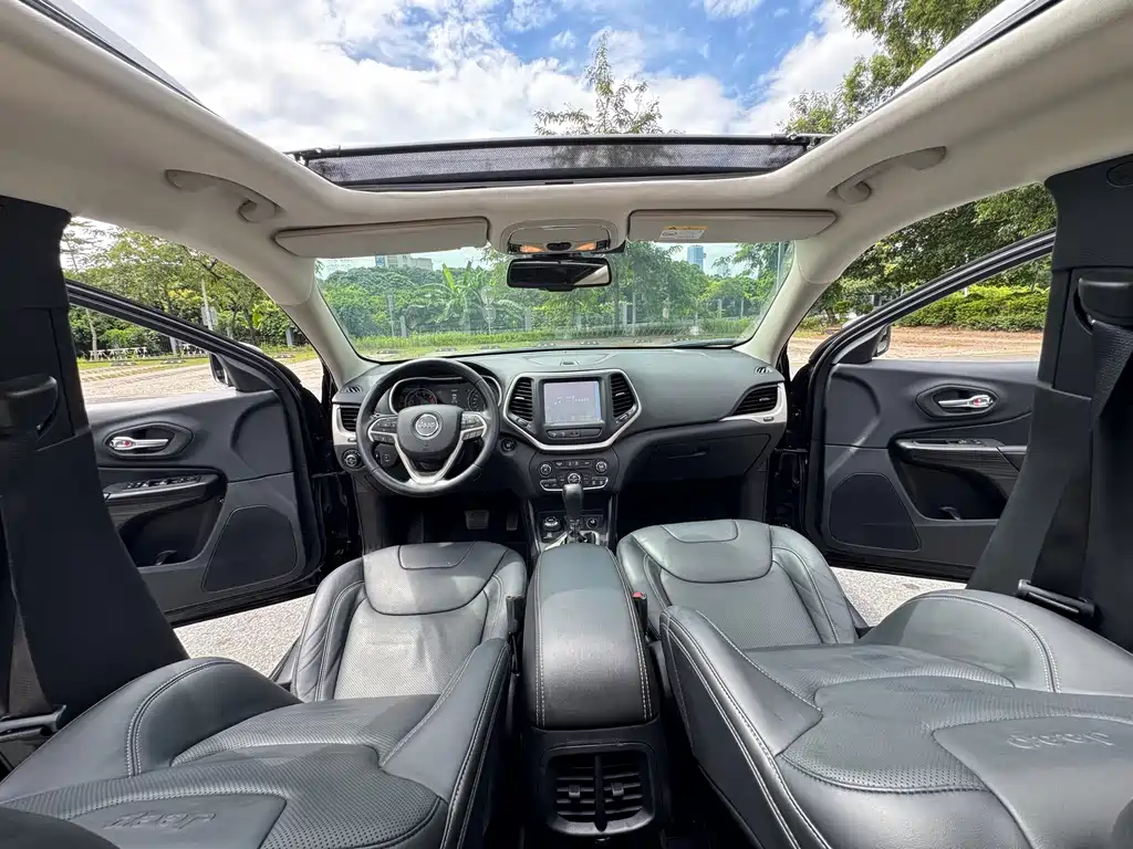 Jeep Cherokee — миниатюра 11