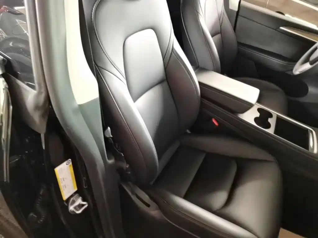Tesla Model Y — миниатюра 25