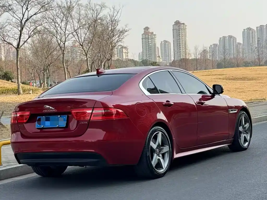 JAGUAR XE