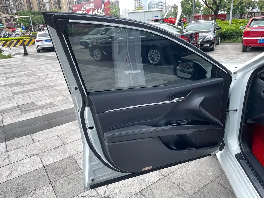 Toyota Camry — миниатюра 22